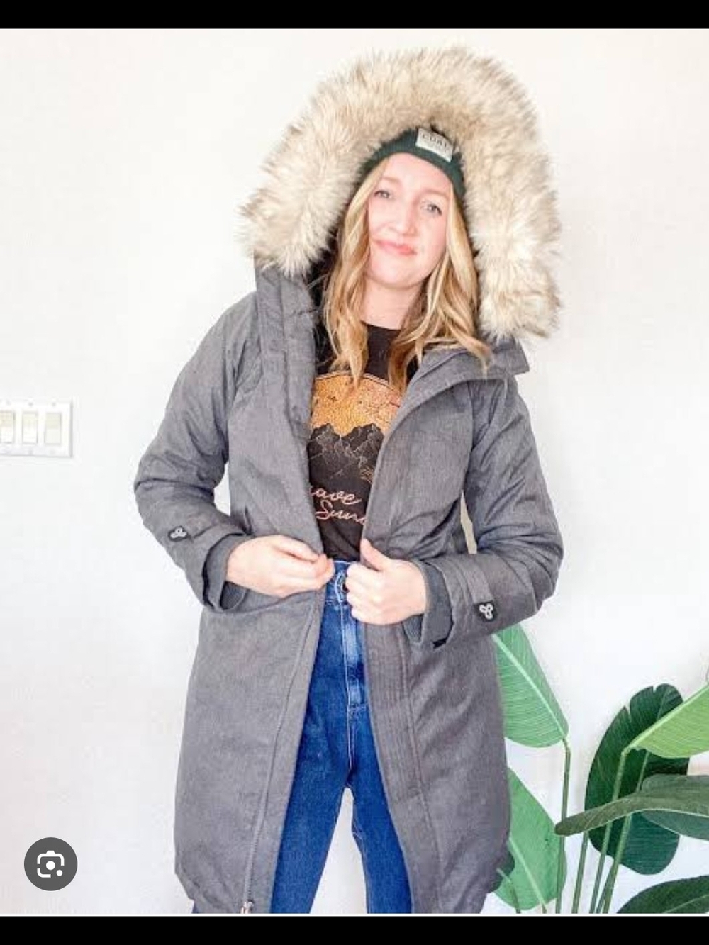 TNA Aritzia Avioraz Women's Gray Ski Parka with Faux Fur Hood